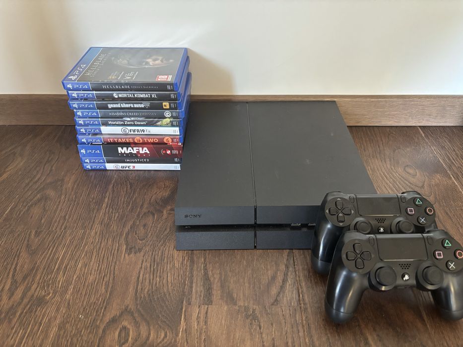 PlayStation 4 Fat 1TB + 2 контролера + 10 игри – пълен комплект