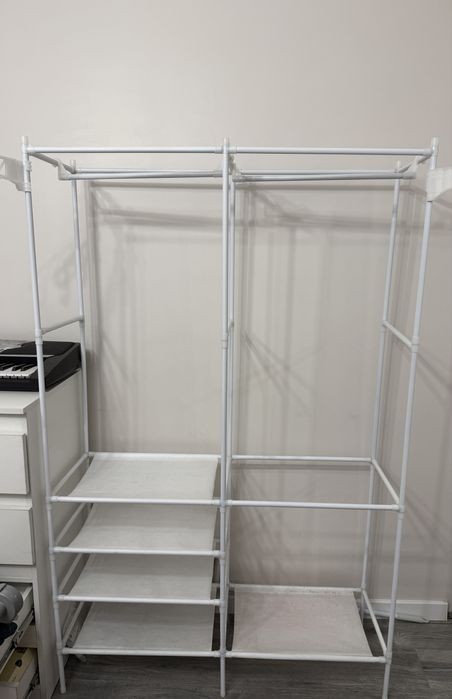 Напольная вешалка для одежды