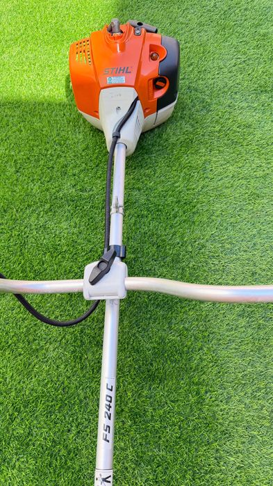 Бензинова моторна косачка с двуръкохватково управление STIHL FS 240 C