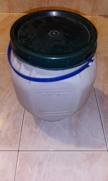 Различни бидончета 2.5л/ 5л/ 10л