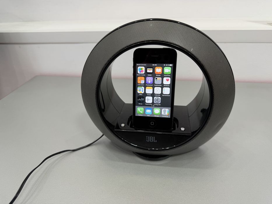 Iphone 4s, 8 gb+ Dock JBL Radial Micro
