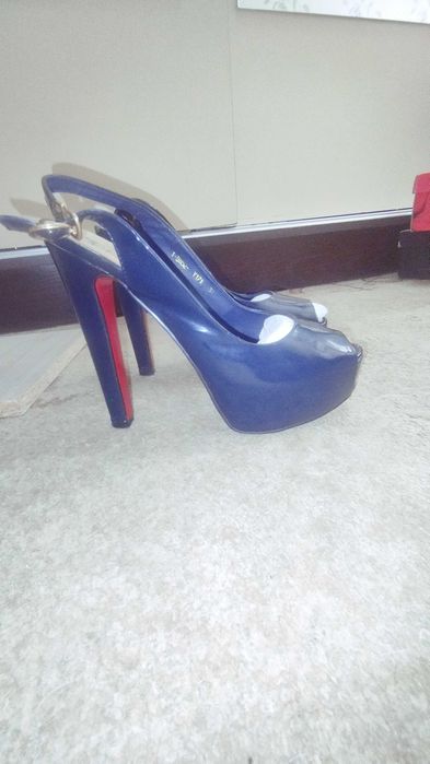 Туфли женские , лабутены