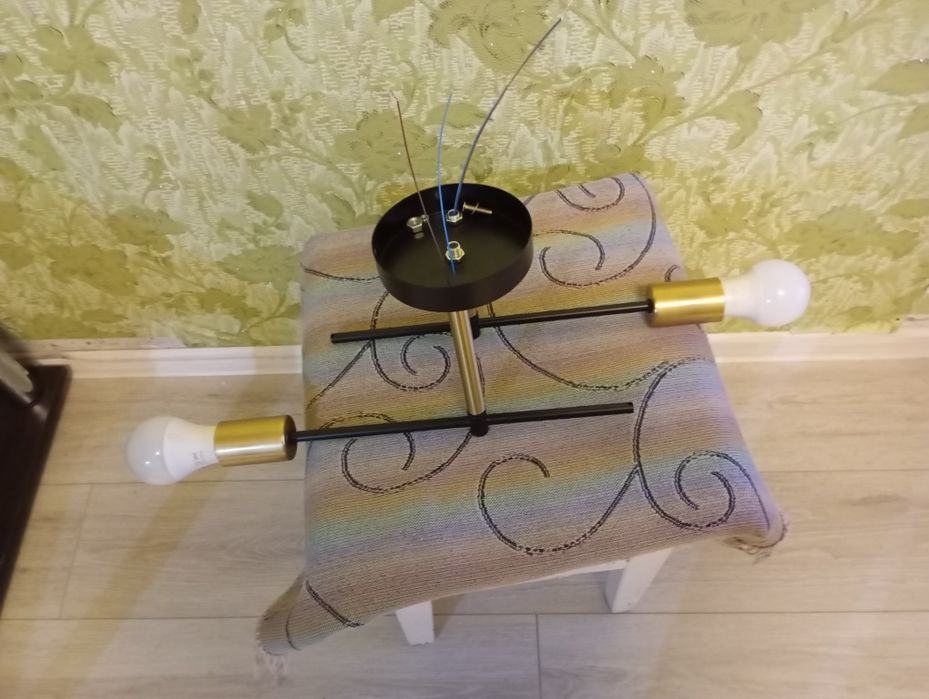 Продам люстру совершено новая