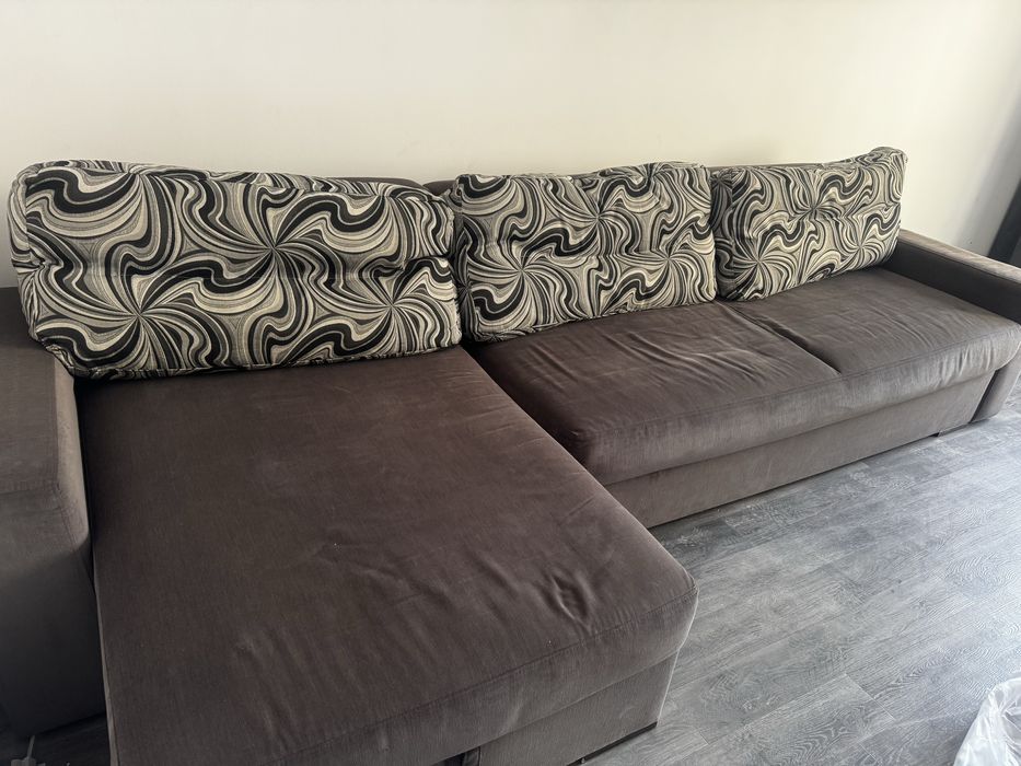 Угловой диван в хорошем состоянии