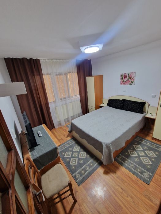 Închiriez apartament cu două camere decomandate Onești