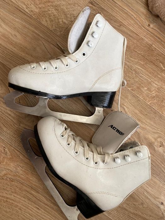 Продам коньки 32 для девочки