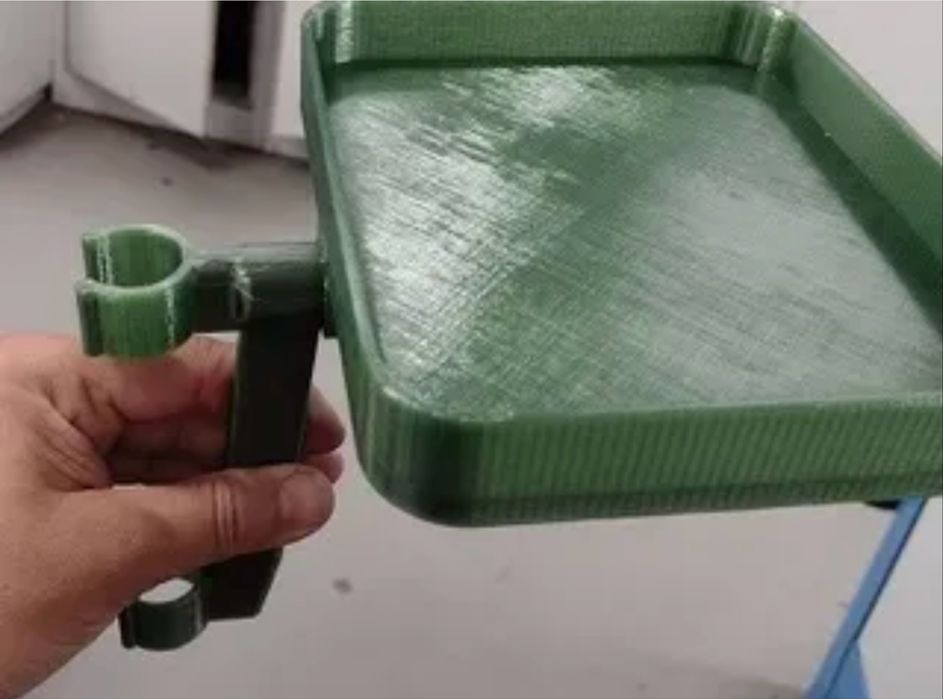 Măsuță laterală atașabilă pentru scaunul de pescuit