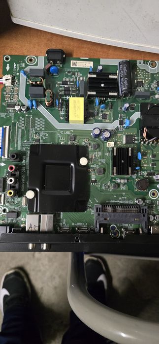 Телевизор HISENSE 50 инча смарт - без дистанционно