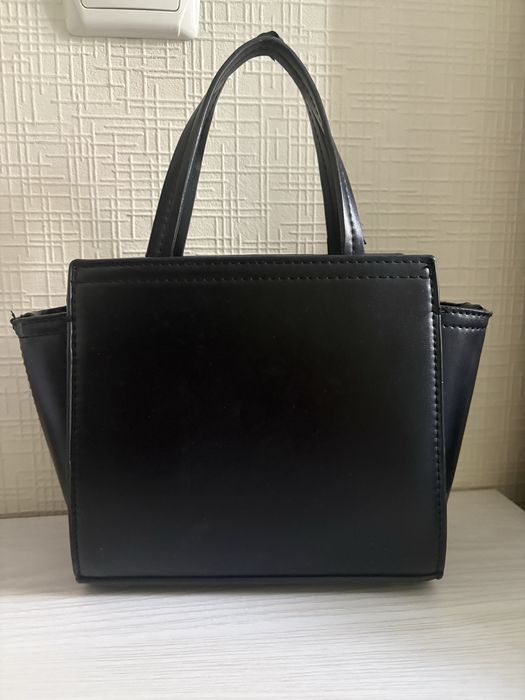 Сумочка черная Zara