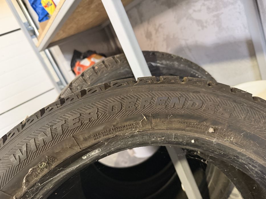 Vând anvelope M+S 255/50/R20