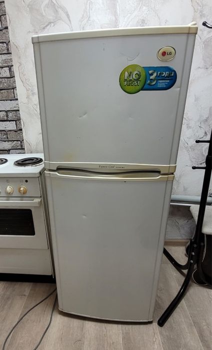 Продам холодильник рабочий самовывоз