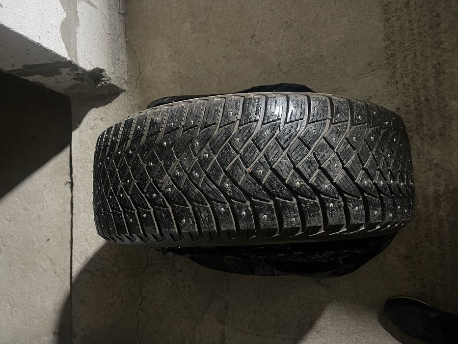 резина 235 55 R18 шины в идеальном состоянии