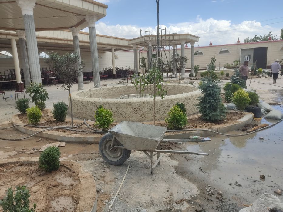 Landshaft archa va gullarga shakl berish