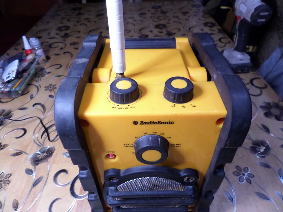 Radio santier AudioSonic la priza,pe baterii,rezistent foarte bun