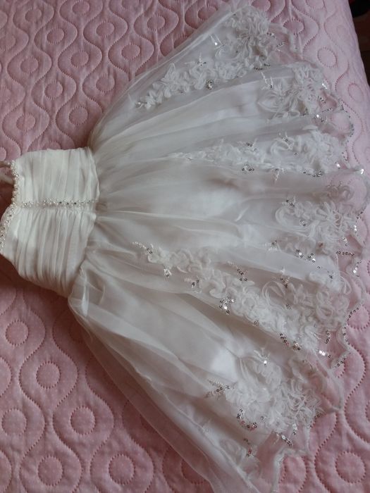 платье на девочку 1-1,5 года Турецкое. Белое пышное и желтое бархатное