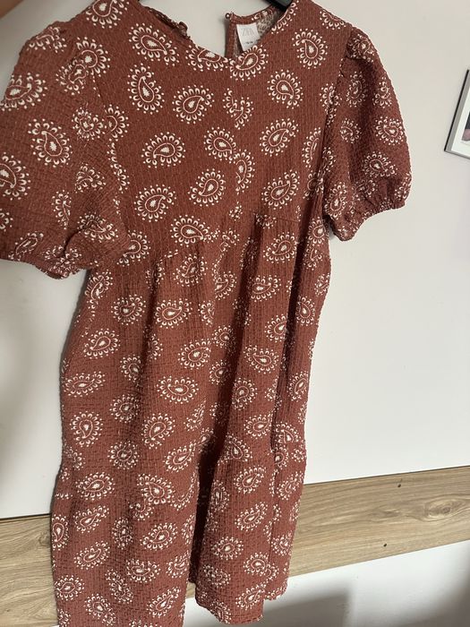 Свежа пролетна рокличка Zara