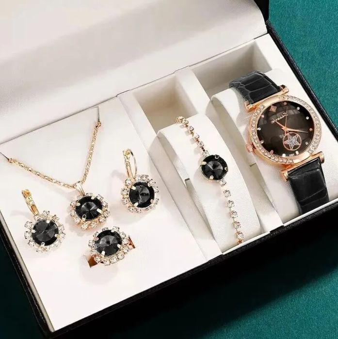 Ceas și set de cercei, lanț, brățară și inel.