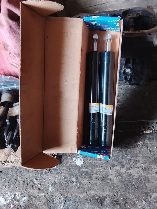 Продам Амортизаторы на Ауди 100 с4