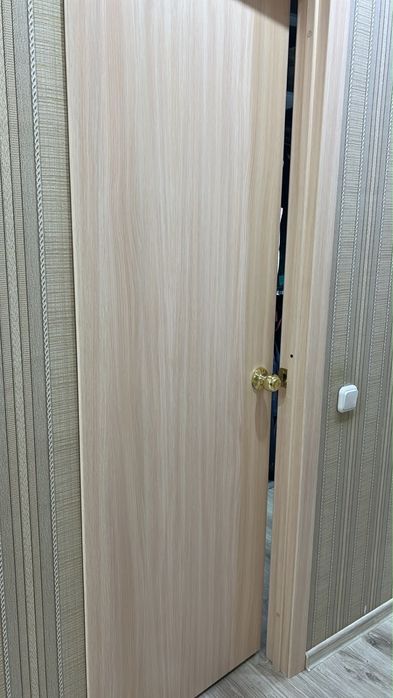 Продам двери б/у ) шт