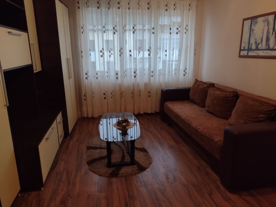 Inchiriez apartament