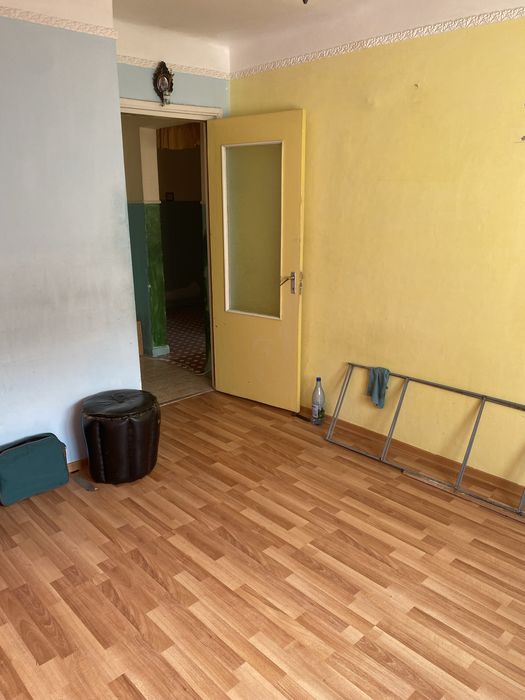 Vind apartament cu 3 camere decomndate