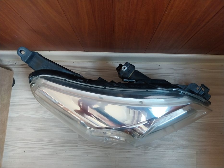 Десен фар за Тойота Urban Cruizer