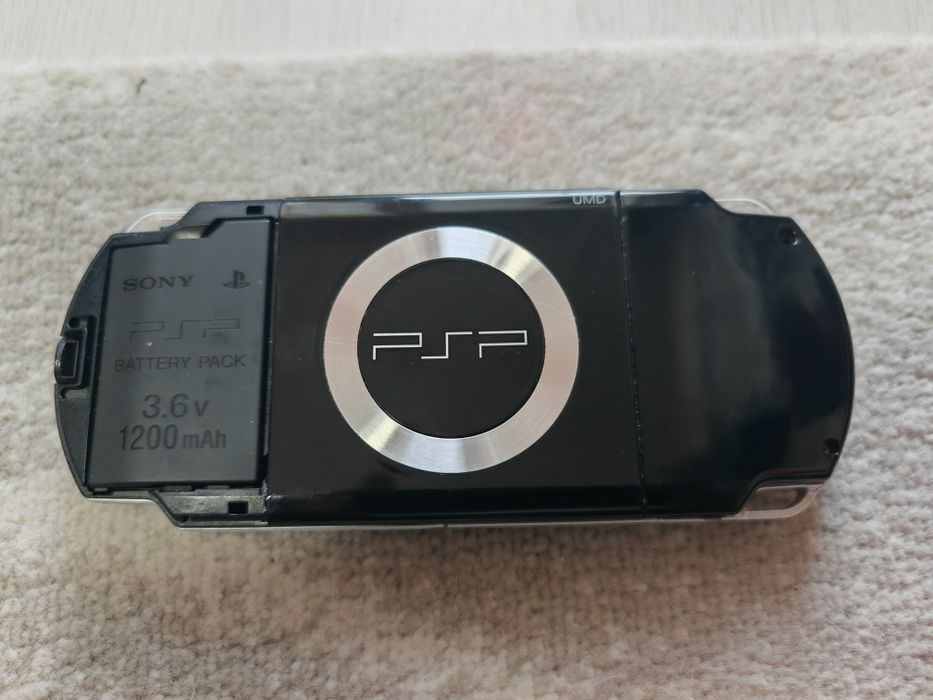 PSP 2000  конзола