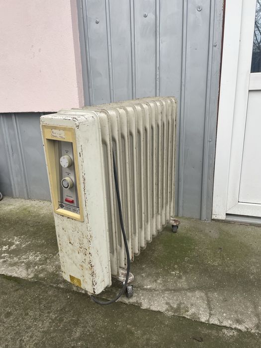 Vând calorifer ulei