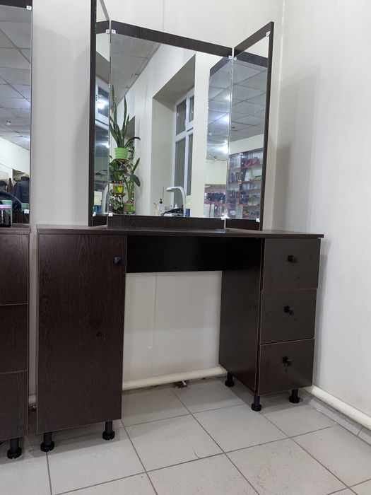 зеркало с тумбой для парикмахера