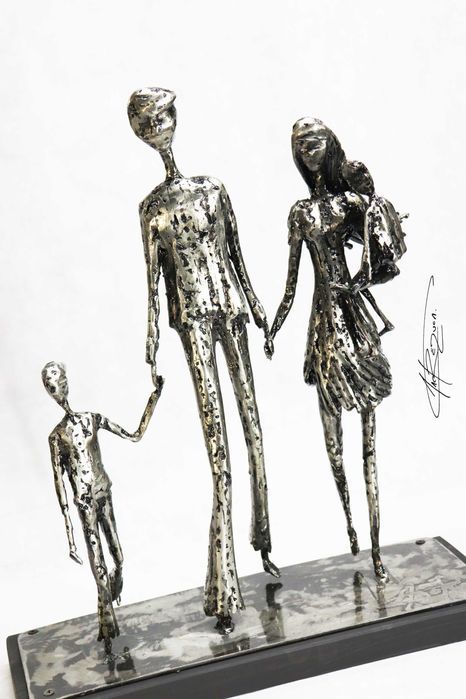 Sculptura Familie- fir otel Andrei Ghita -metal sculptor
