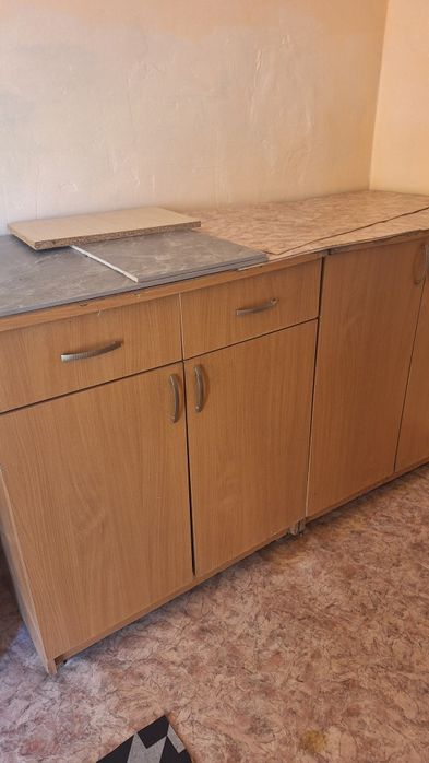 Шкафы, столы, стулья