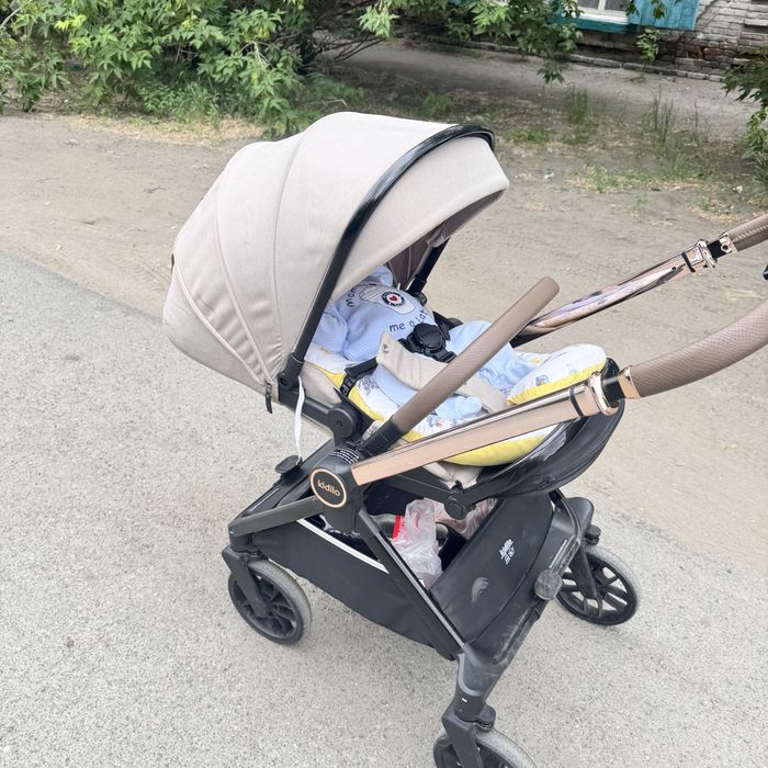 Продам коляску Kidilo D900