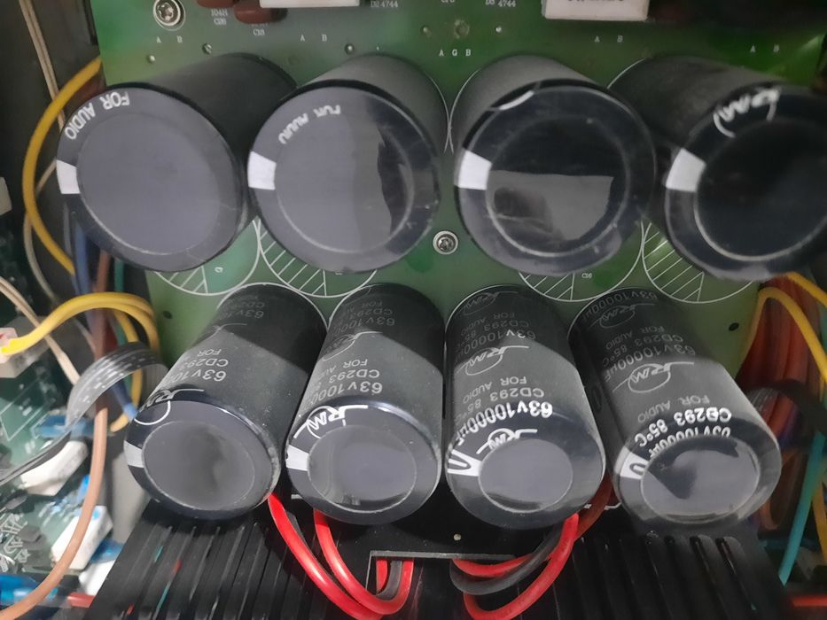 Усилитель  канес  сотилади Тошкент Учтепа 2×1200 ват оригинал аппарат.