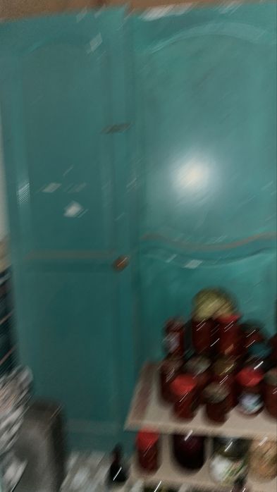 Двери по 2000 и стенка 5000