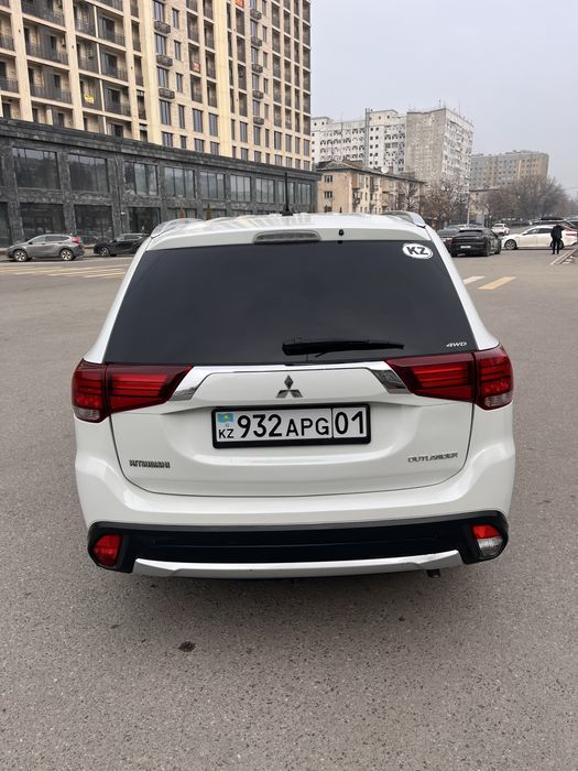 Mitsubishi Outlander 2015 год