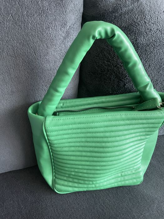 зелена дамска чанта