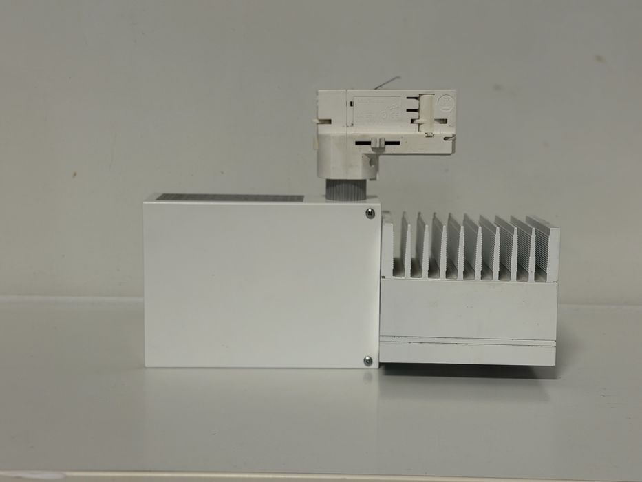 Plafoniera led pe sina