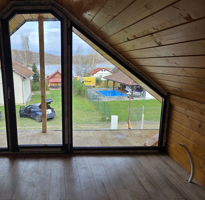 Cabana lemn lac surduc