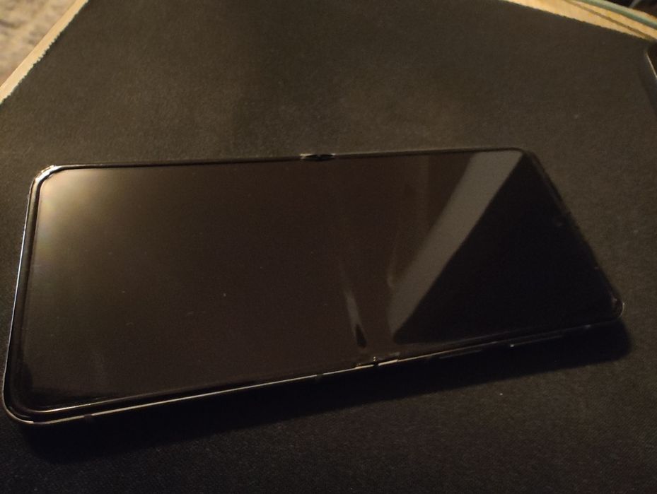 Galaxy Z Flip 5 ca nou - in tipla