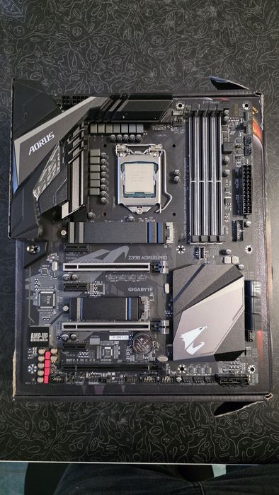 Kit i5-9600k, placa de baza Gigabyte Z390 Aorus Pro