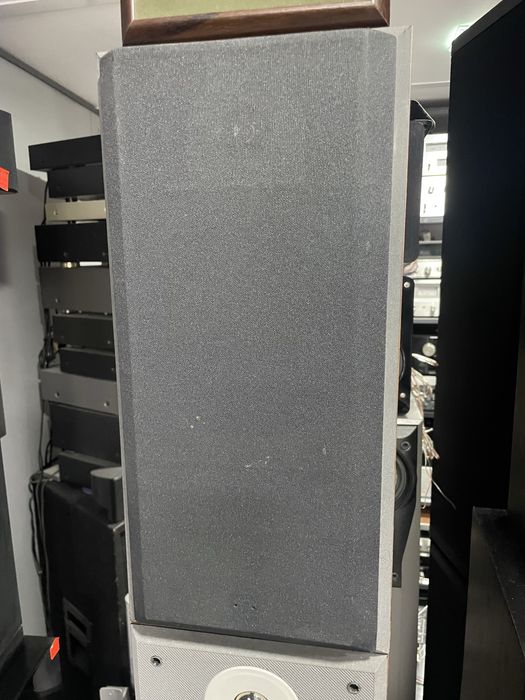 B&W DM 560 speaкеr