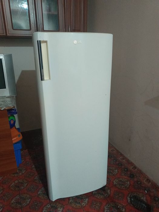 продам рабочий холодильник LG