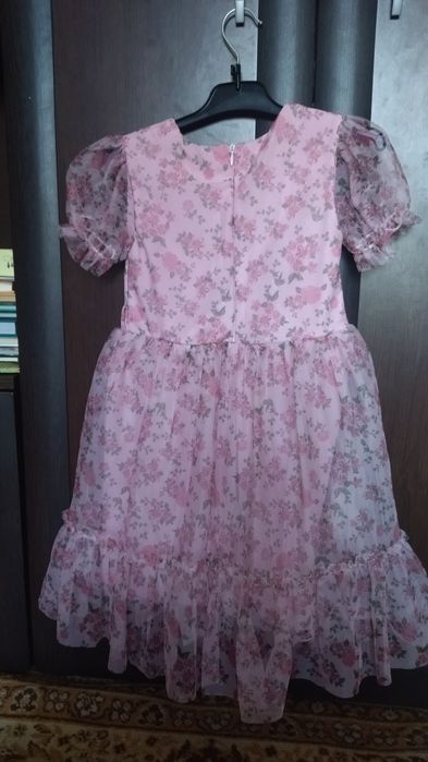 Vând rochiță pentru ocazie fetiță