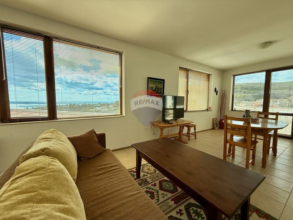 Южен апартамент с две спални и нескриваема морска гледка за продажба,