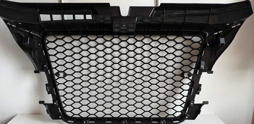 Решетка Без емблема АУДИ А3 8P Фейслифт МАТ AUDI A3 8П 08-13 Пчелна