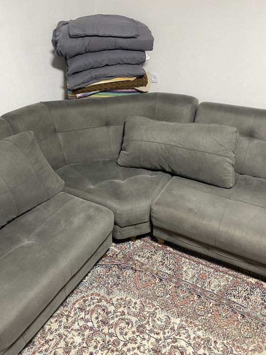 Диван угловой. Материал зорошего качества.