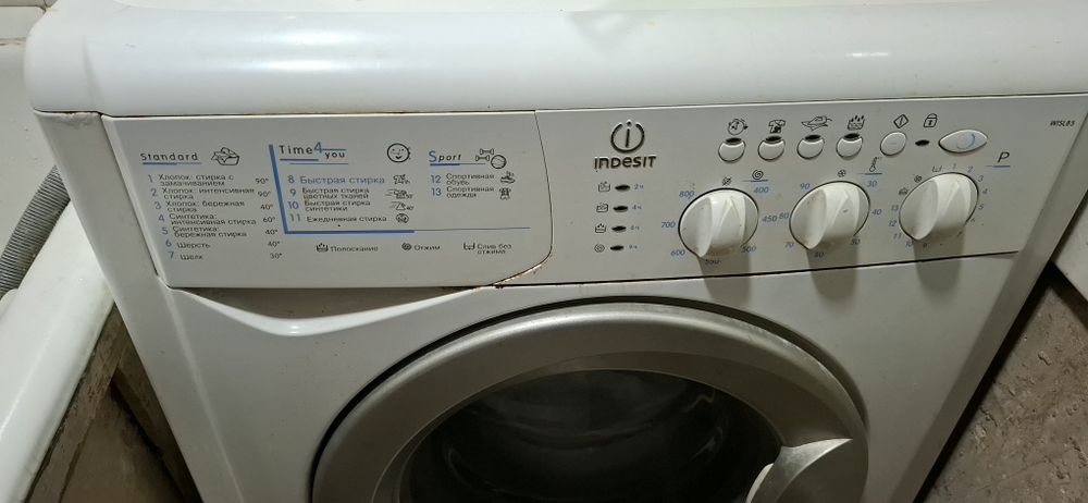 Продается стиральная машина Indesit  на запчасти