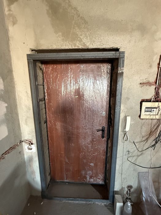 Продается входная дверь