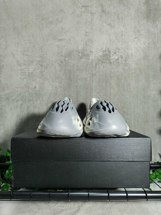 Yeezy Foam Runner marimea 44