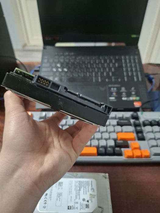 Продаются два жестких диска.